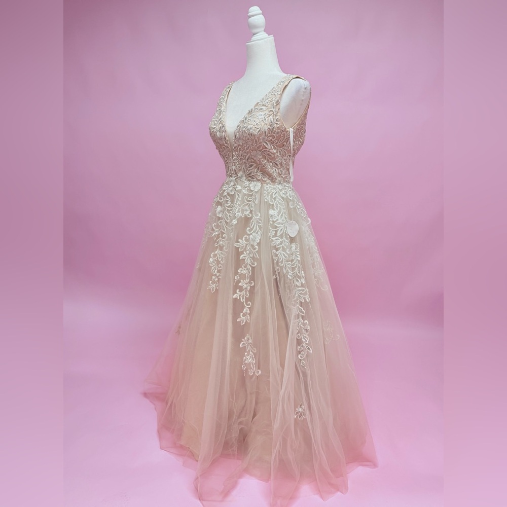 Gigi Designs Ivory/Nude Colored Gown - Picture 5 of 8